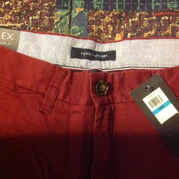 Tommy Hilfiger men's 36" Waist - 9" Inseam Flex Shorts - New with Tags - Picture 3 of 6